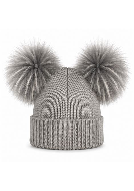 Cappello con due pompon REGINA | 60100FUMO